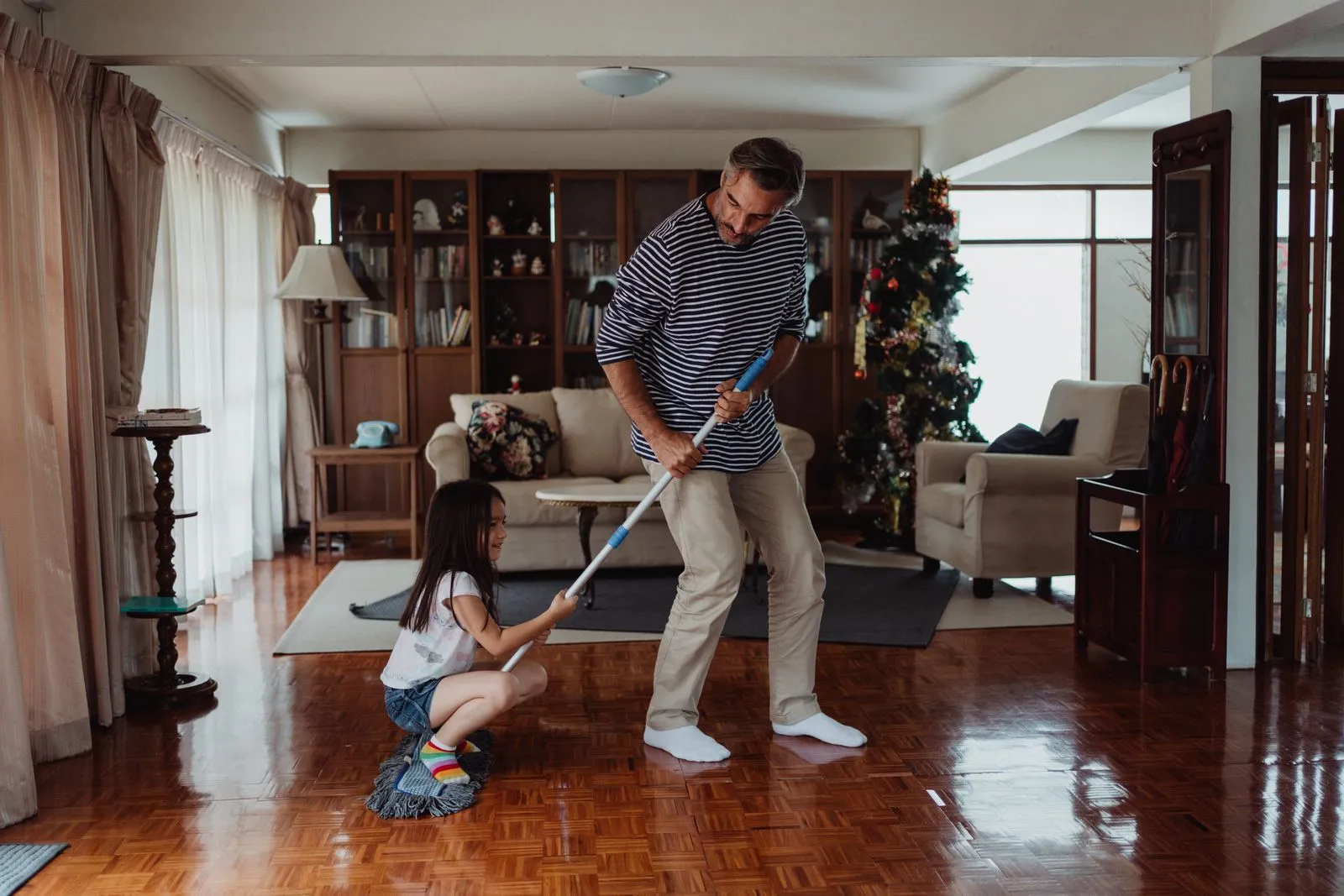 How to Arrange Cleaning Support for an Older Relative